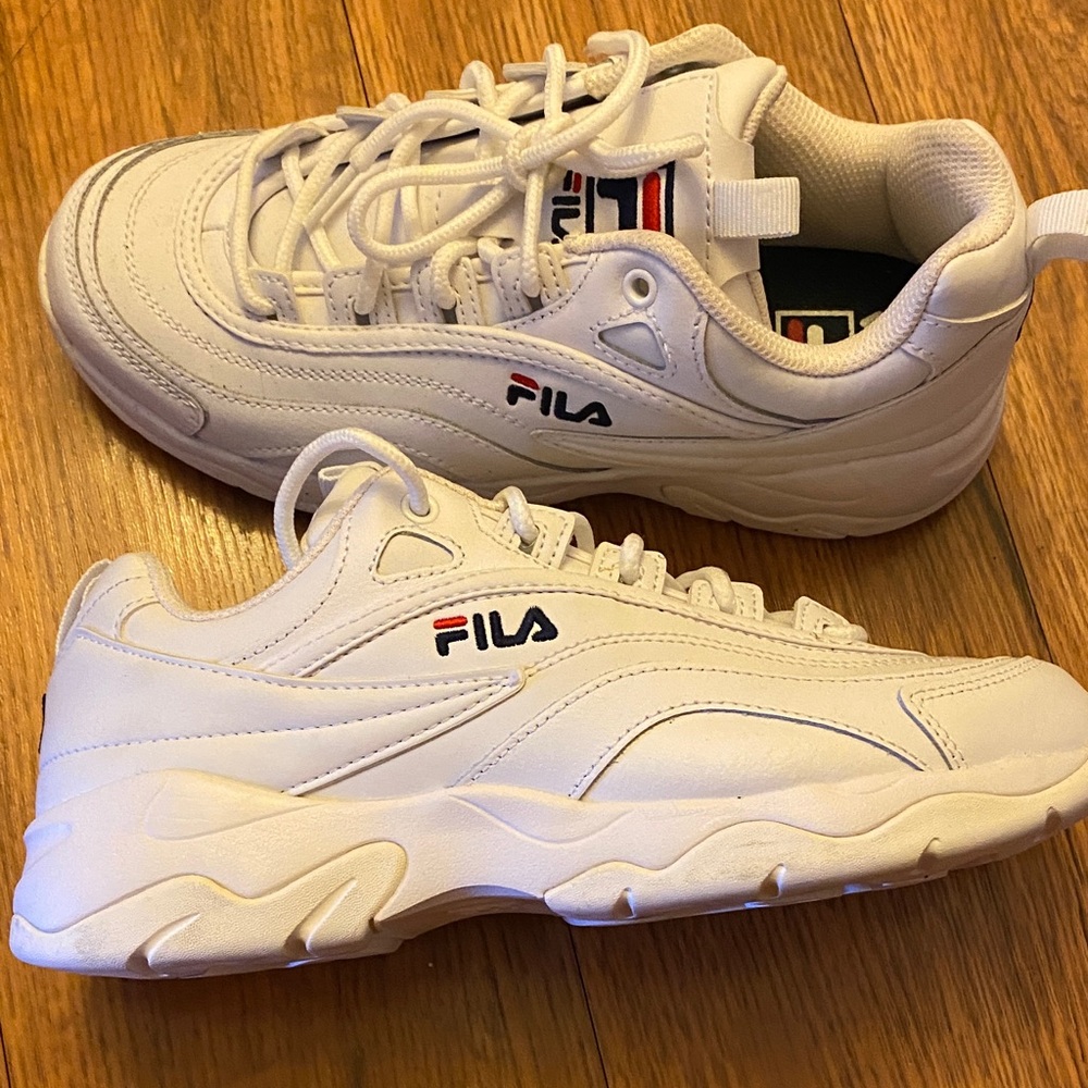 BRAND NEW WOMENS FILA WHITE SNEAKERS